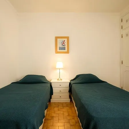 Lovely Apart Across Dona Ana Beach And City Center *